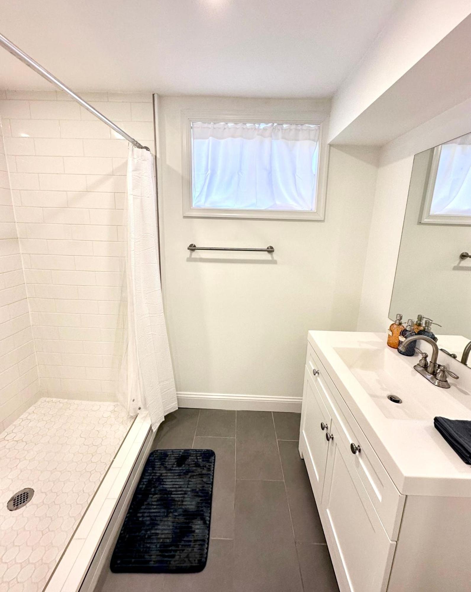 Stylish 1 Bed - 5 Min Walk To Metro, Free Parking! Apartment Washington Ngoại thất bức ảnh